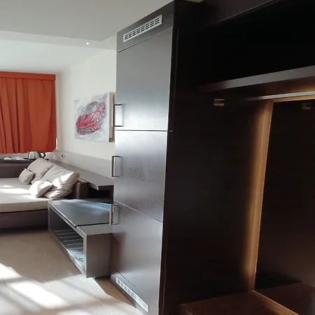 Отель Rmh Des Arts 4*